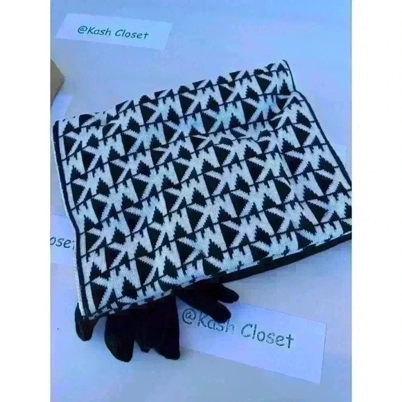 Michael Kors Hat,Gloves & Scarf Gift Box Set MK Signature Black - Picture 5 of 6